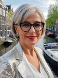 Short-Hairstyles-for-Over-50-with-Glasses-The-Ultimate-Bob-Guide-185